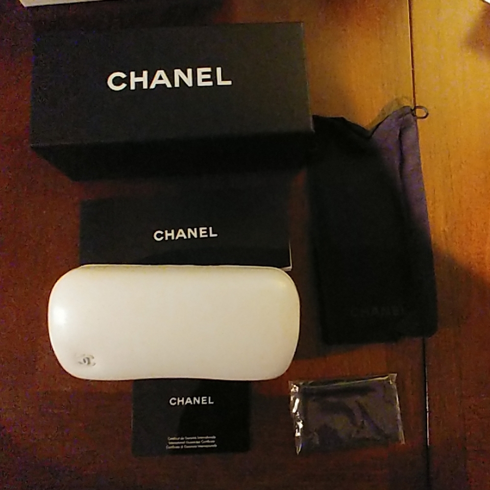 New chanel sunglass case